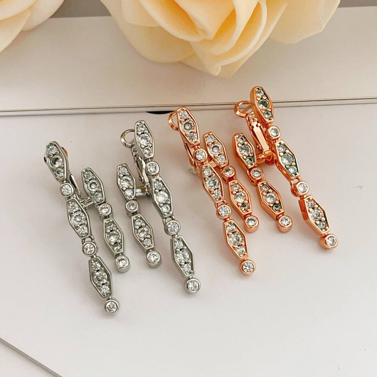 Cartier カルティエ レディース ピアス ジュスト アン クル ダイヤモンド 750 ホワイトゴールド ブランドジュエリー お祝いギフト - 画像 2