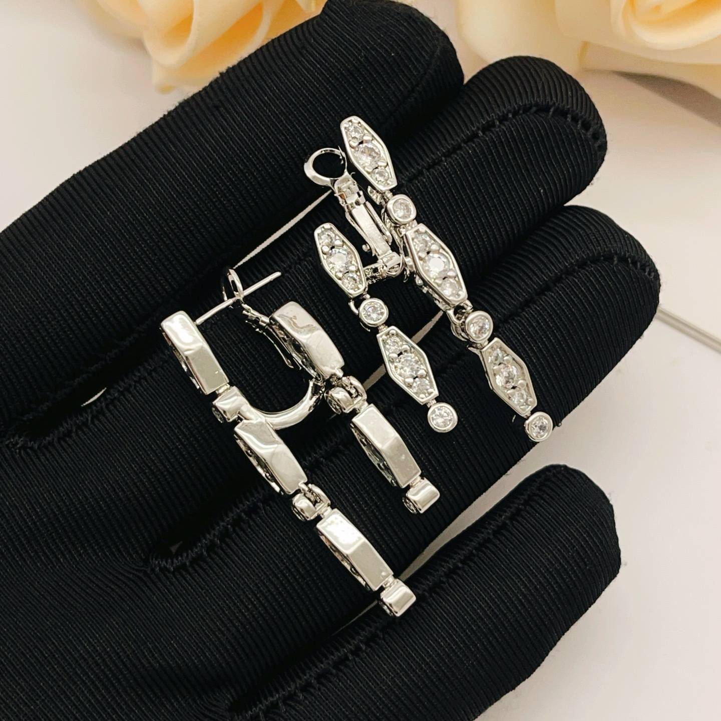 Cartier カルティエ レディース ピアス ジュスト アン クル ダイヤモンド 750 ホワイトゴールド ブランドジュエリー お祝いギフト - 画像 4