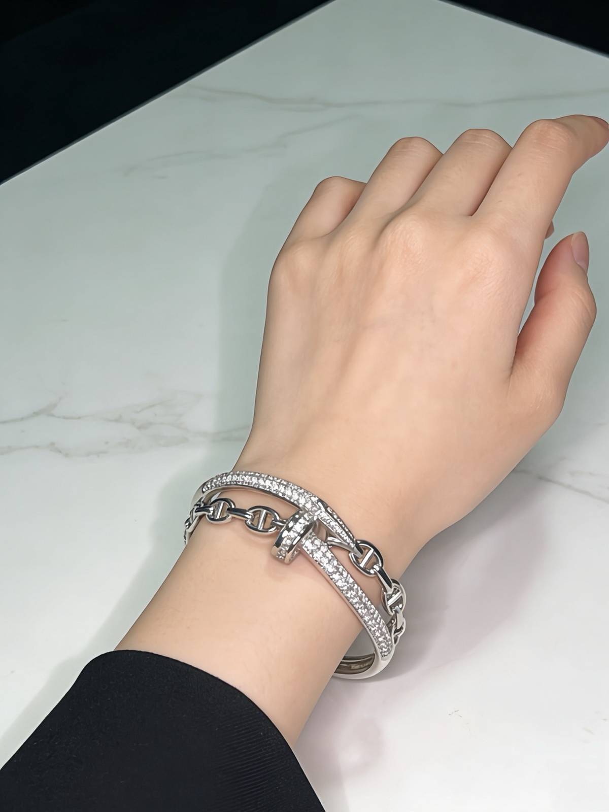 Cartier カルティエ レディース ブレスレット ジュスト アン クル 750 ホワイトゴールド ダイヤモンド ブランドジュエリー 普段使い - 画像 2