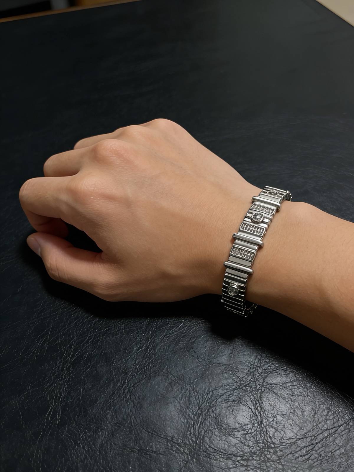 Cartier カルティエ レディース ブレスレット ジュスト アン クル 750 イエローゴールド ブランドジュエリー 普段使い - 画像 2