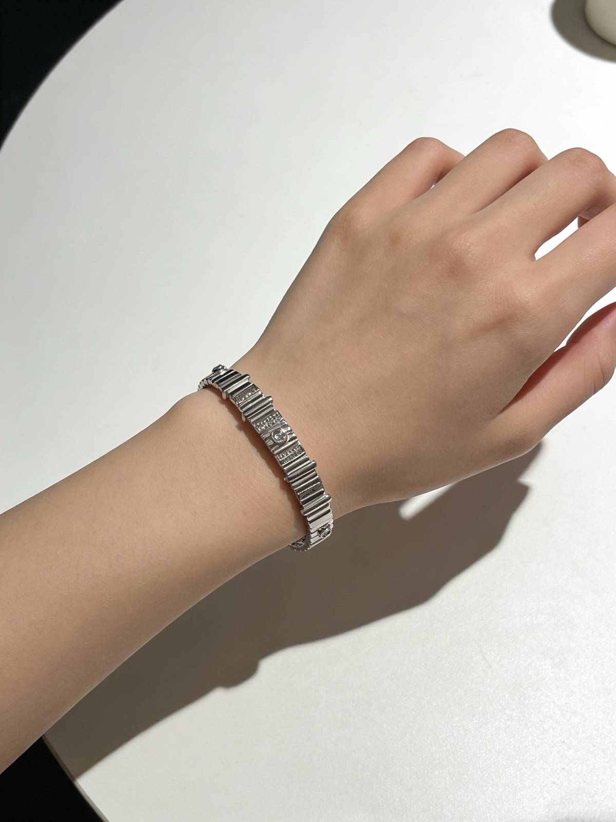Cartier カルティエ レディース ブレスレット ジュスト アン クル 750 イエローゴールド ブランドジュエリー 普段使い - 画像 4