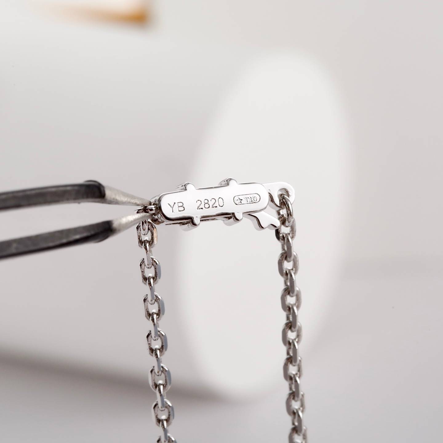 Cartier カルティエ レディース ネックレス LOVE ラブリング ホワイトゴールド 750 ダイヤモンド ブランドジュエリー 普段使い - 画像 3