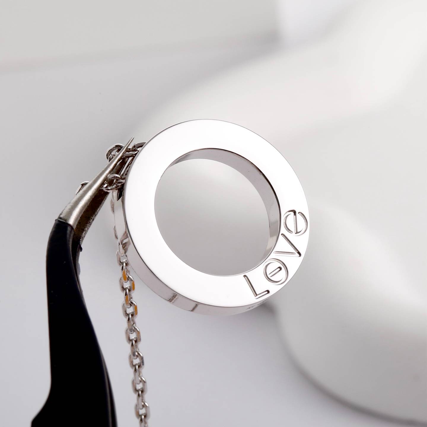 Cartier カルティエ レディース ネックレス LOVE ラブリング ホワイトゴールド 750 ダイヤモンド ブランドジュエリー 普段使い - 画像 5
