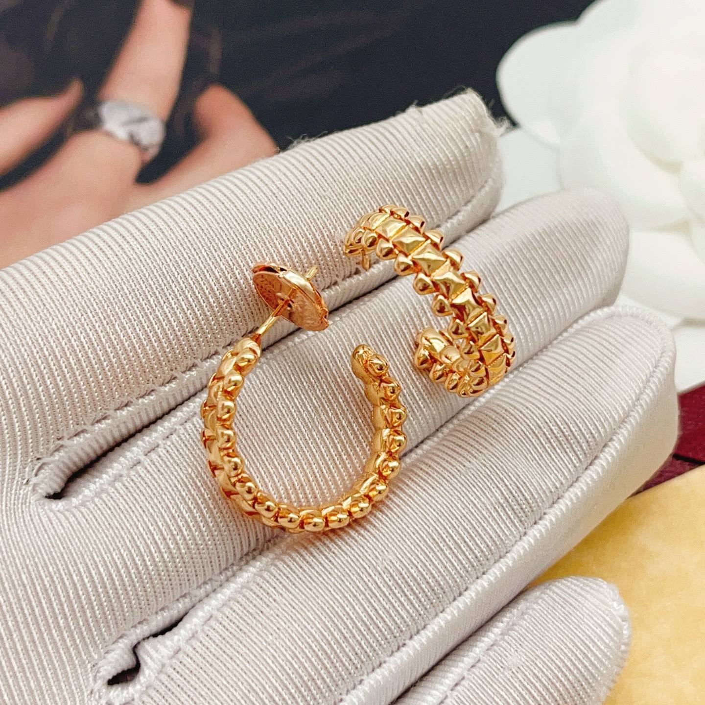 Cartier カルティエ レディース ピアス ジュスト アン クル 750YG ブランドジュエリー 普段使い ギフト - 画像 5