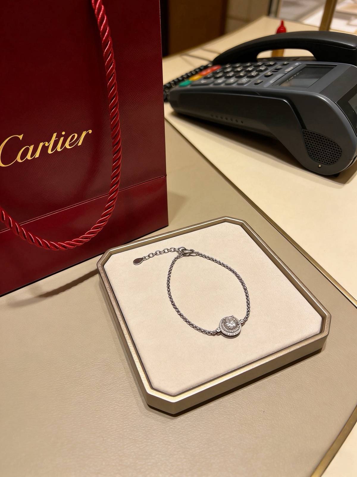 Cartier カルティエ レディース ブレスレット ジュスト アン クル K18 WG ダイヤモンド ブランドジュエリー 結婚記念日 - 画像 5