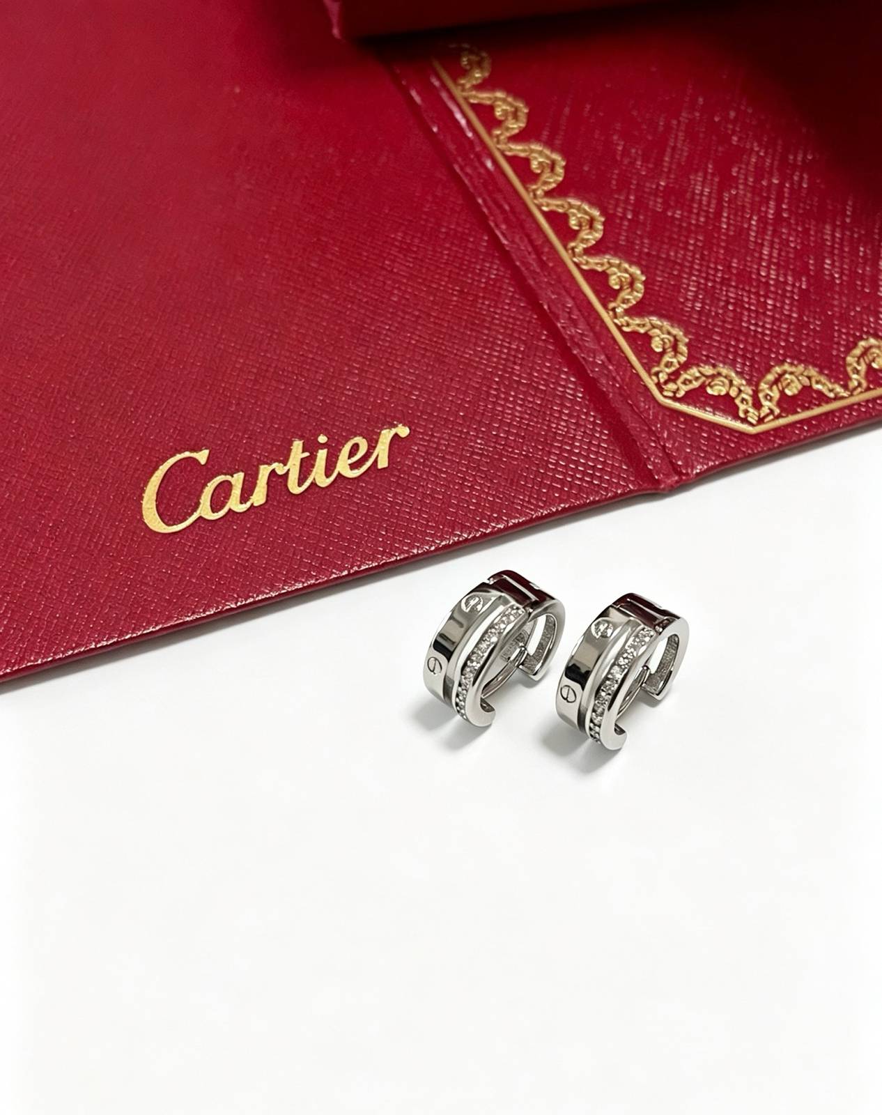 Cartier カルティエ レディース ピアス ジュスト アン クル 750WG ブランドジュエリー 普段使い ギフト