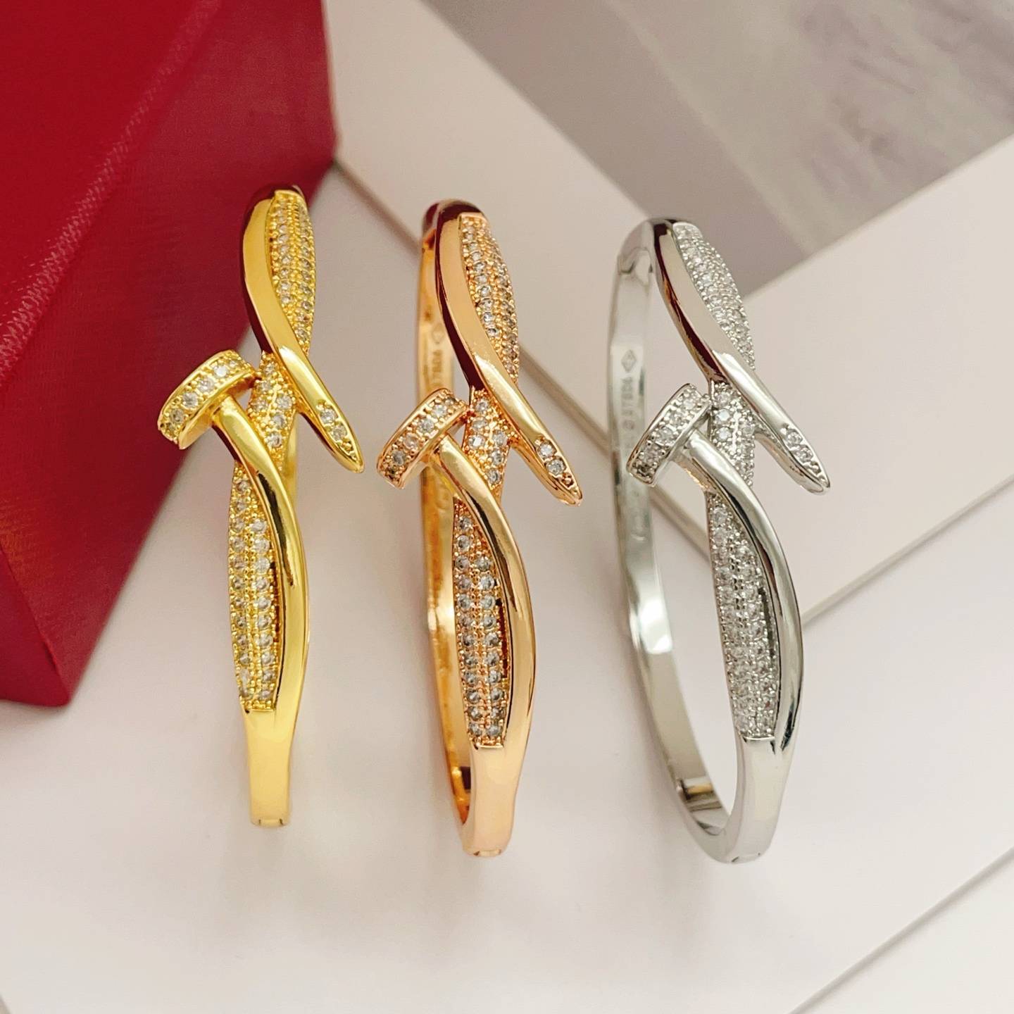 Cartier カルティエ レディース ブレスレット ジュスト アン クル 18金 ダイヤモンド ブランドジュエリー 普段使い ギフト - 画像 2
