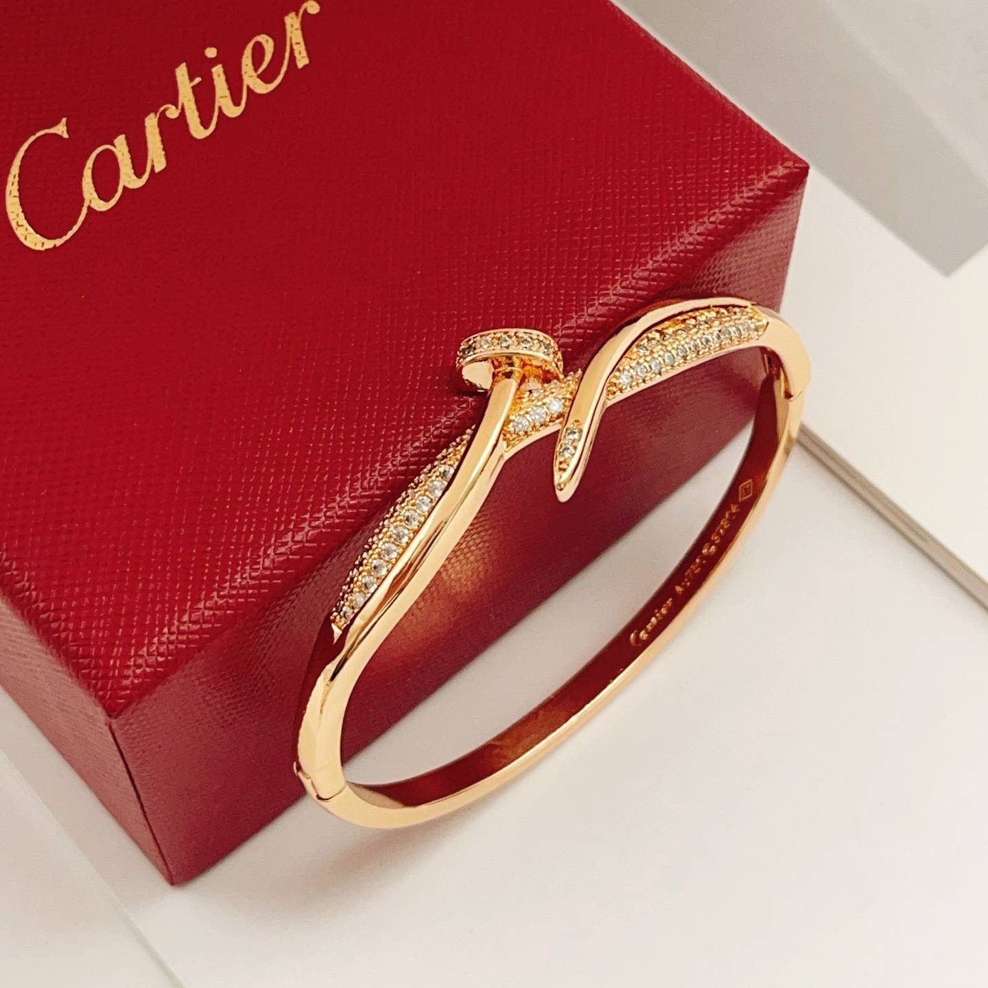 Cartier カルティエ レディース ブレスレット ジュスト アン クル 18金 ダイヤモンド ブランドジュエリー 普段使い ギフト - 画像 4