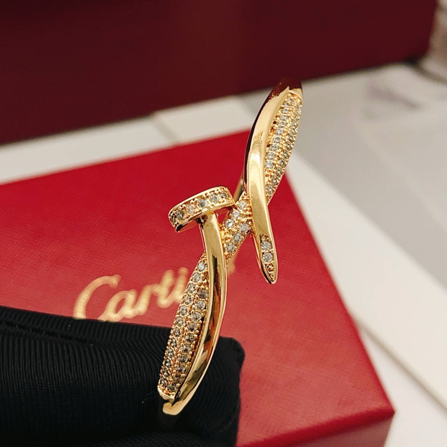 Cartier カルティエ レディース ブレスレット ジュスト アン クル 18金 ダイヤモンド ブランドジュエリー 普段使い ギフト - 画像 5