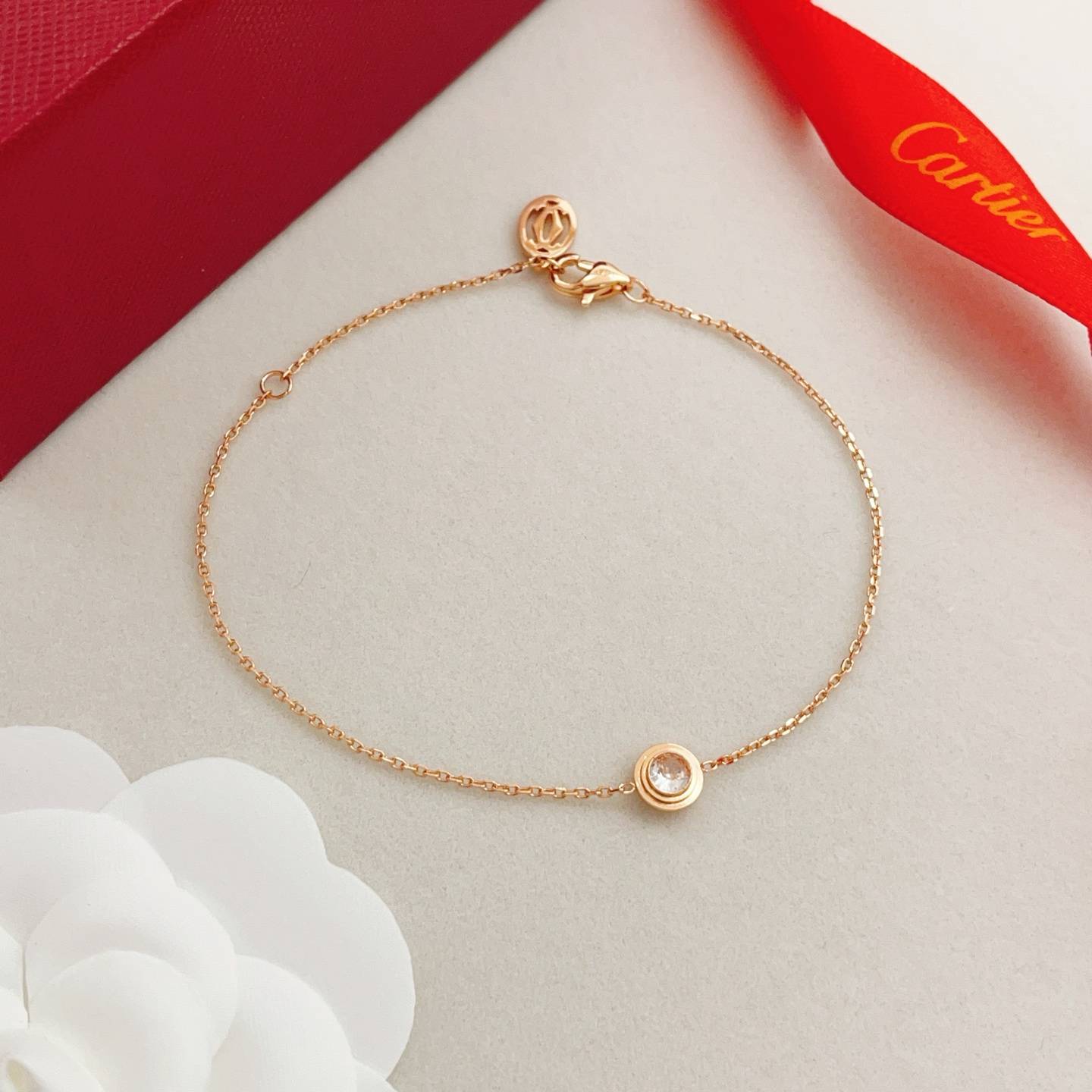 Cartier カルティエ レディース ブレスレット C ドゥ カルティエ ダイヤモンド 1Pダイヤ エルボウブレスレット ブランドジュエリー 普段使い - 画像 1