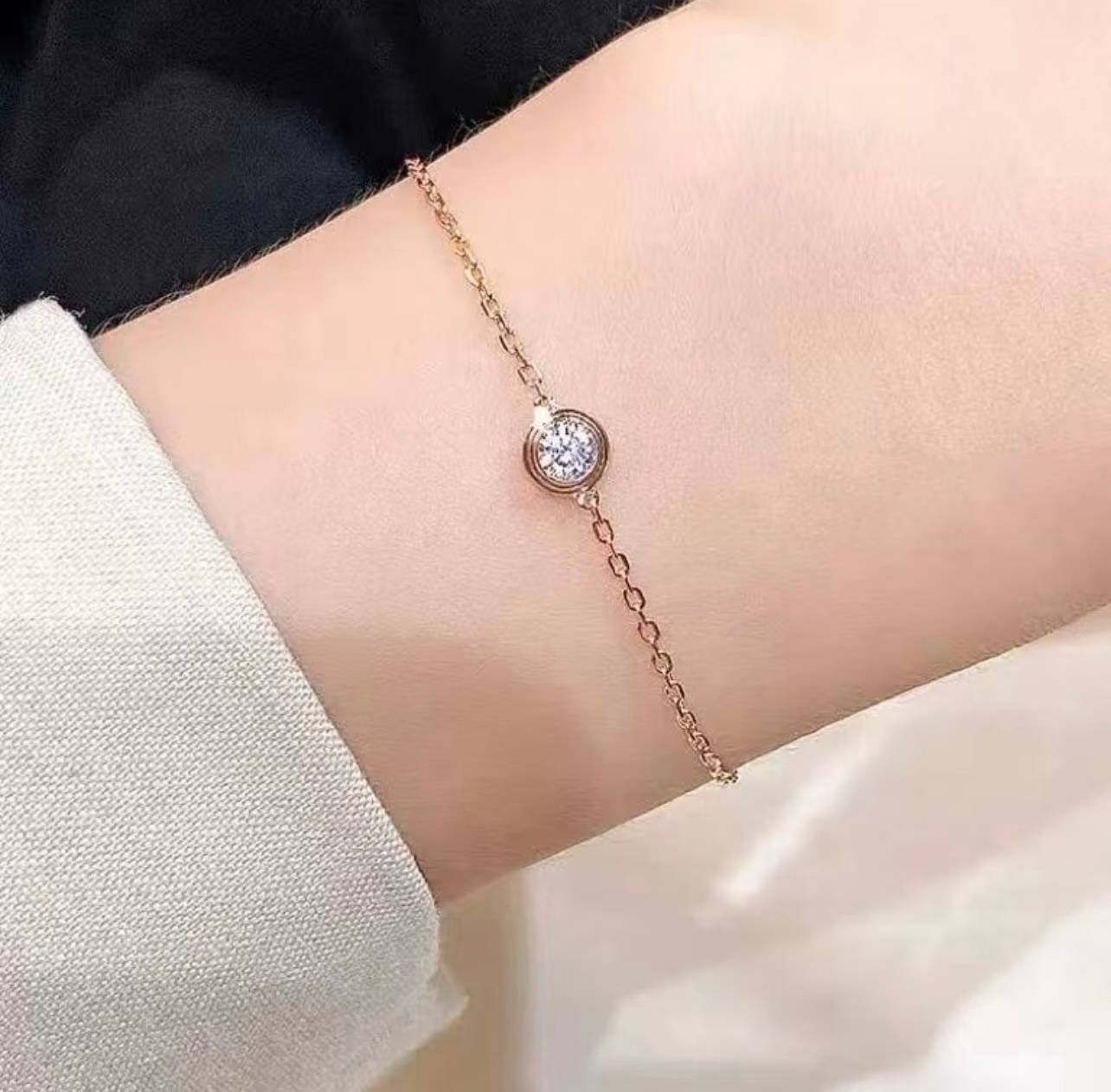 Cartier カルティエ レディース ブレスレット C ドゥ カルティエ ダイヤモンド 1Pダイヤ エルボウブレスレット ブランドジュエリー 普段使い - 画像 2
