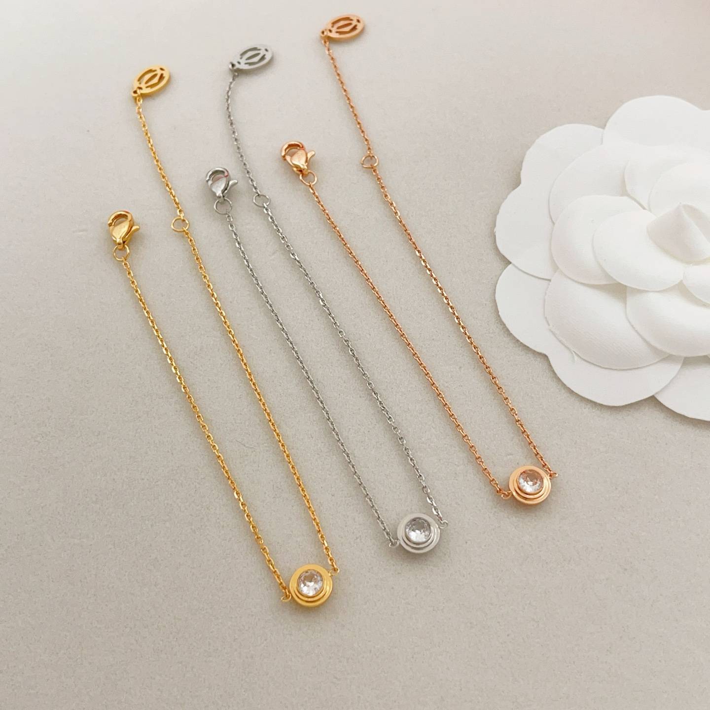 Cartier カルティエ レディース ブレスレット C ドゥ カルティエ ダイヤモンド 1Pダイヤ エルボウブレスレット ブランドジュエリー 普段使い - 画像 4