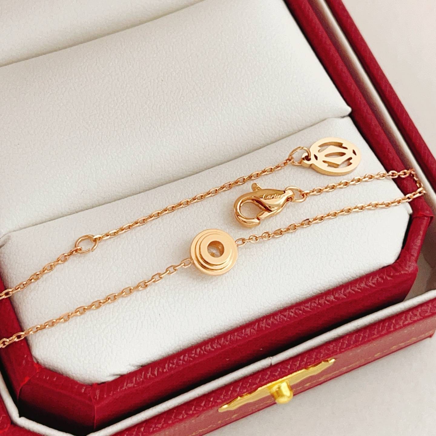 Cartier カルティエ レディース ブレスレット C ドゥ カルティエ ダイヤモンド 1Pダイヤ エルボウブレスレット ブランドジュエリー 普段使い - 画像 8
