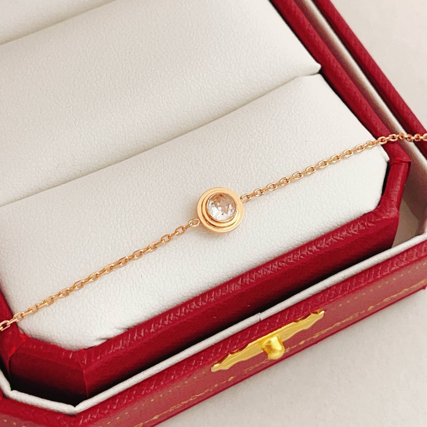 Cartier カルティエ レディース ブレスレット C ドゥ カルティエ ダイヤモンド 1Pダイヤ エルボウブレスレット ブランドジュエリー 普段使い - 画像 9