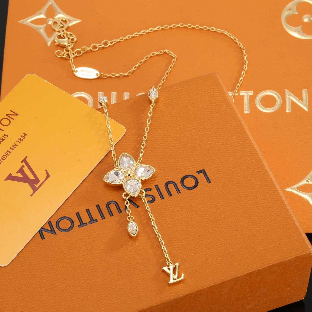 LOUIS VUITTON ルイヴィトン レディース ネックレス LVイニシャル ゴールド仕上げ ブランドアクセサリー 普段使い - 画像 1