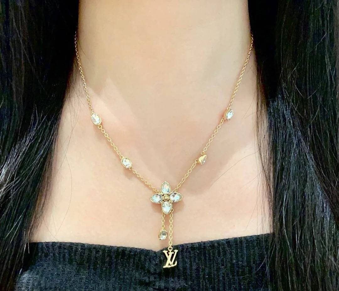 LOUIS VUITTON ルイヴィトン レディース ネックレス LVイニシャル ゴールド仕上げ ブランドアクセサリー 普段使い - 画像 4