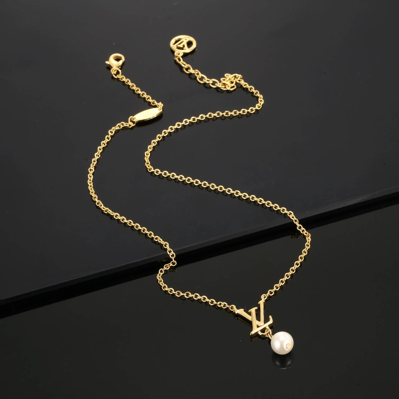 LOUIS VUITTON ルイヴィトン レディース ネックレス LVイニシャル ポール プラスチック GP ブランドアクセサリー 普段使い - 画像 4