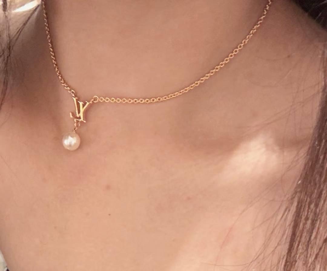 LOUIS VUITTON ルイヴィトン レディース ネックレス LVイニシャル ポール プラスチック GP ブランドアクセサリー 普段使い - 画像 7