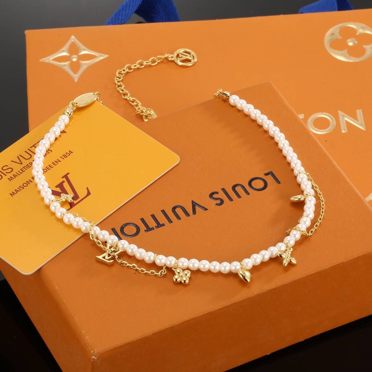 LOUIS VUITTON ルイヴィトン レディース ネックレス モノグラム シルバーカラー GP ブランドアクセサリー 普段使い ロゴネックレス
