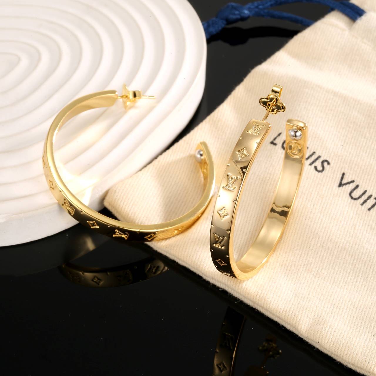 LOUIS VUITTON ルイヴィトン レディース ピアス モノグラム ゴールド仕上げ ブランドアクセサリー 普段使い - 画像 6