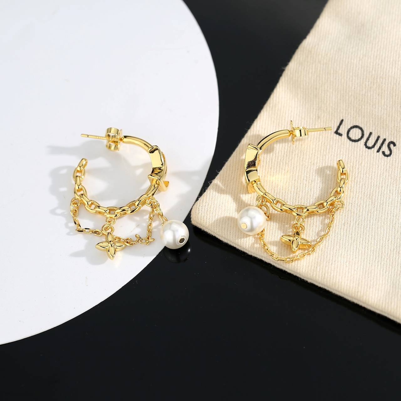 LOUIS VUITTON ルイヴィトン レディース ピアス LVイニシャル メタル ゴールド仕上げ ブランドアクセサリー 普段使い - 画像 4