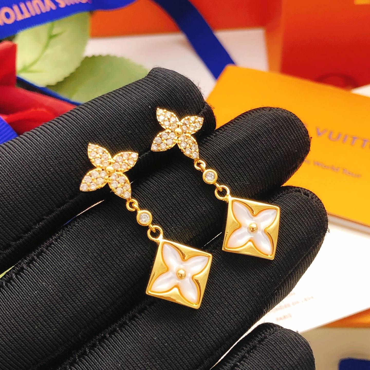 LOUIS VUITTON ルイヴィトン レディース ピアス モノグラム ブルーミング ゴールド仕上げ ブランドアクセサリー 普段使い
