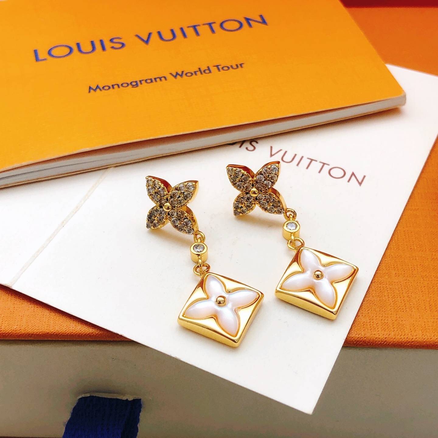 LOUIS VUITTON ルイヴィトン レディース ピアス モノグラム ブルーミング ゴールド仕上げ ブランドアクセサリー 普段使い - 画像 4