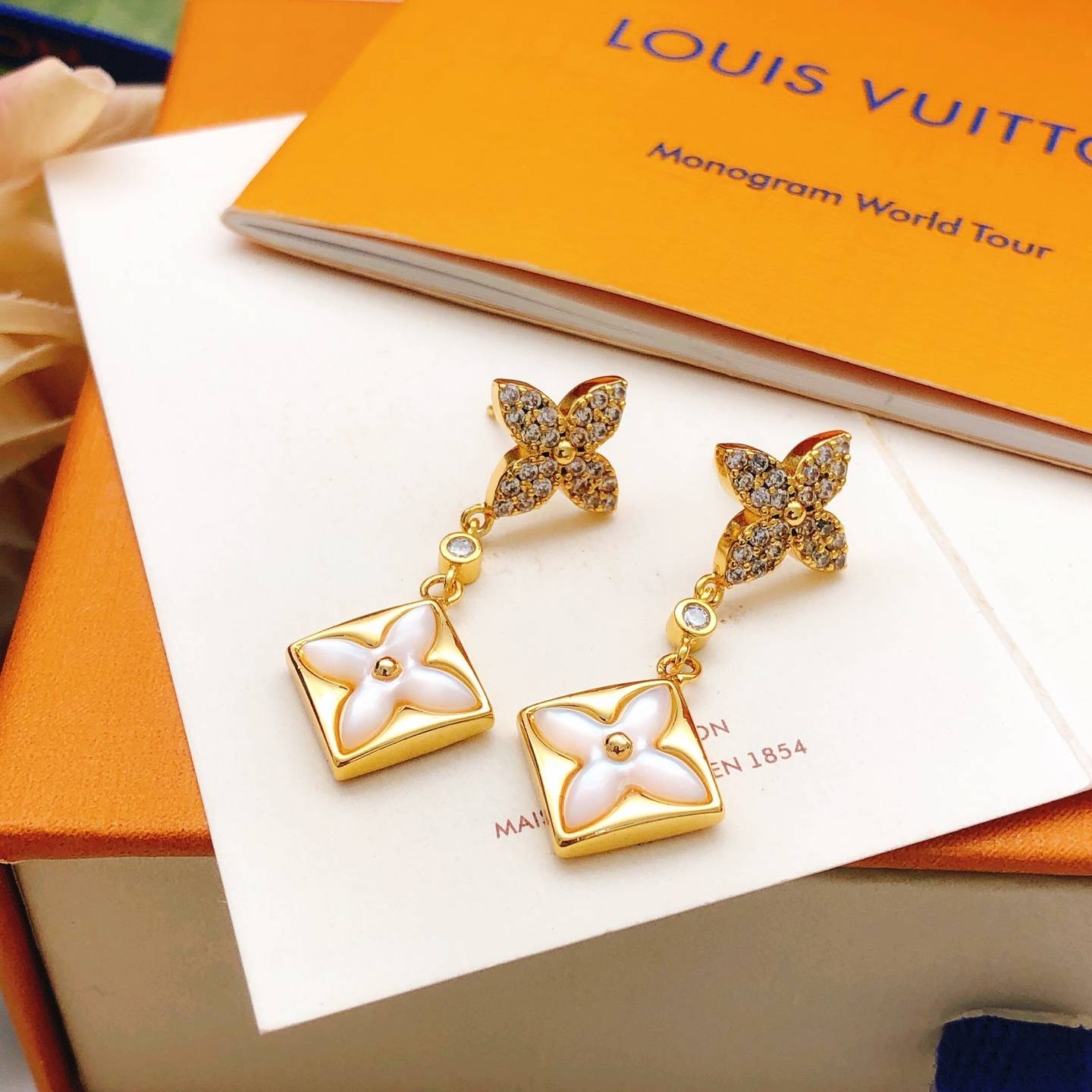 LOUIS VUITTON ルイヴィトン レディース ピアス モノグラム ブルーミング ゴールド仕上げ ブランドアクセサリー 普段使い - 画像 5