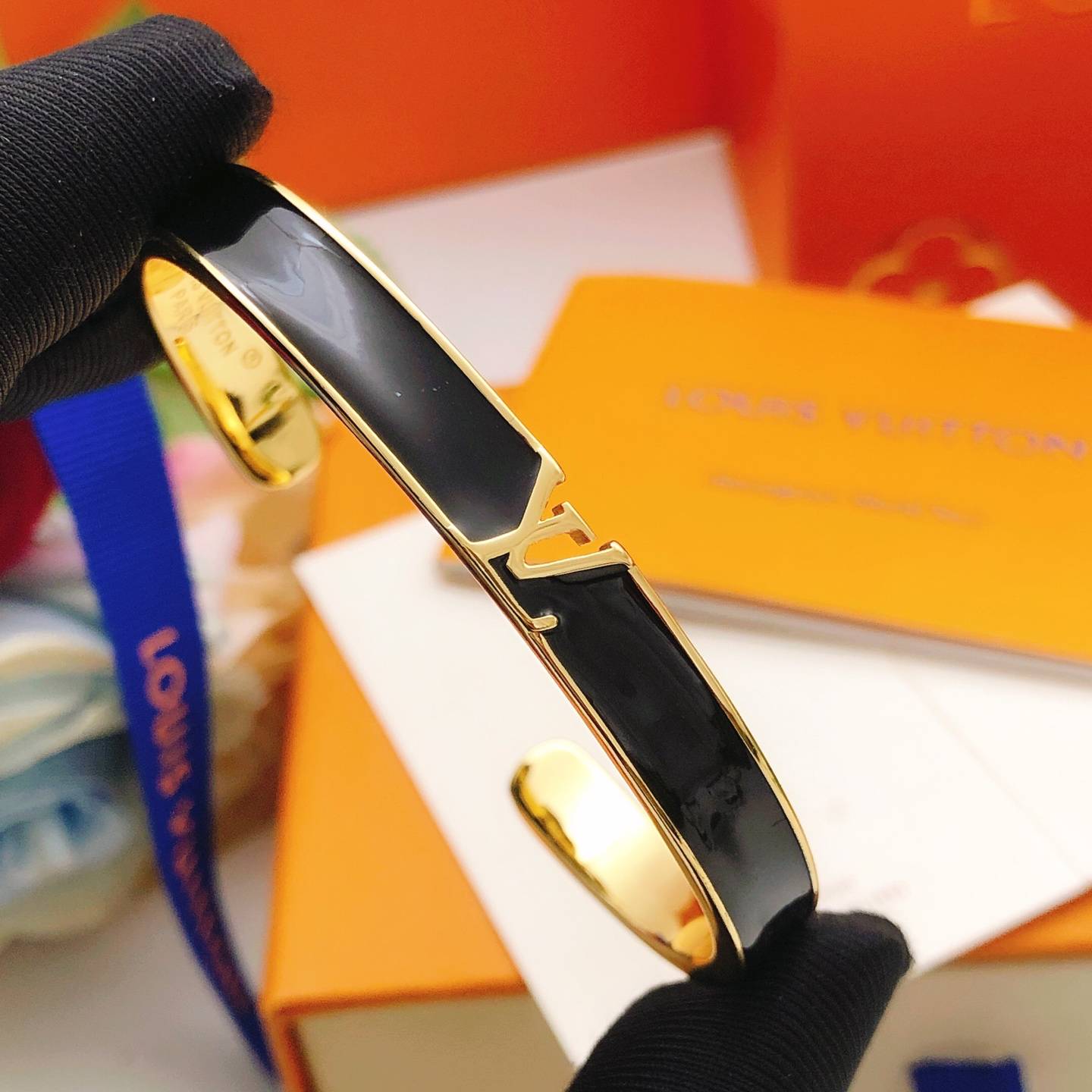LOUIS VUITTON ルイヴィトン レディース ブレスレット モノグラム エッセンシャルV ゴールド仕上げ シルバーカラー ブランドアクセサリー プチギフ - 画像 4