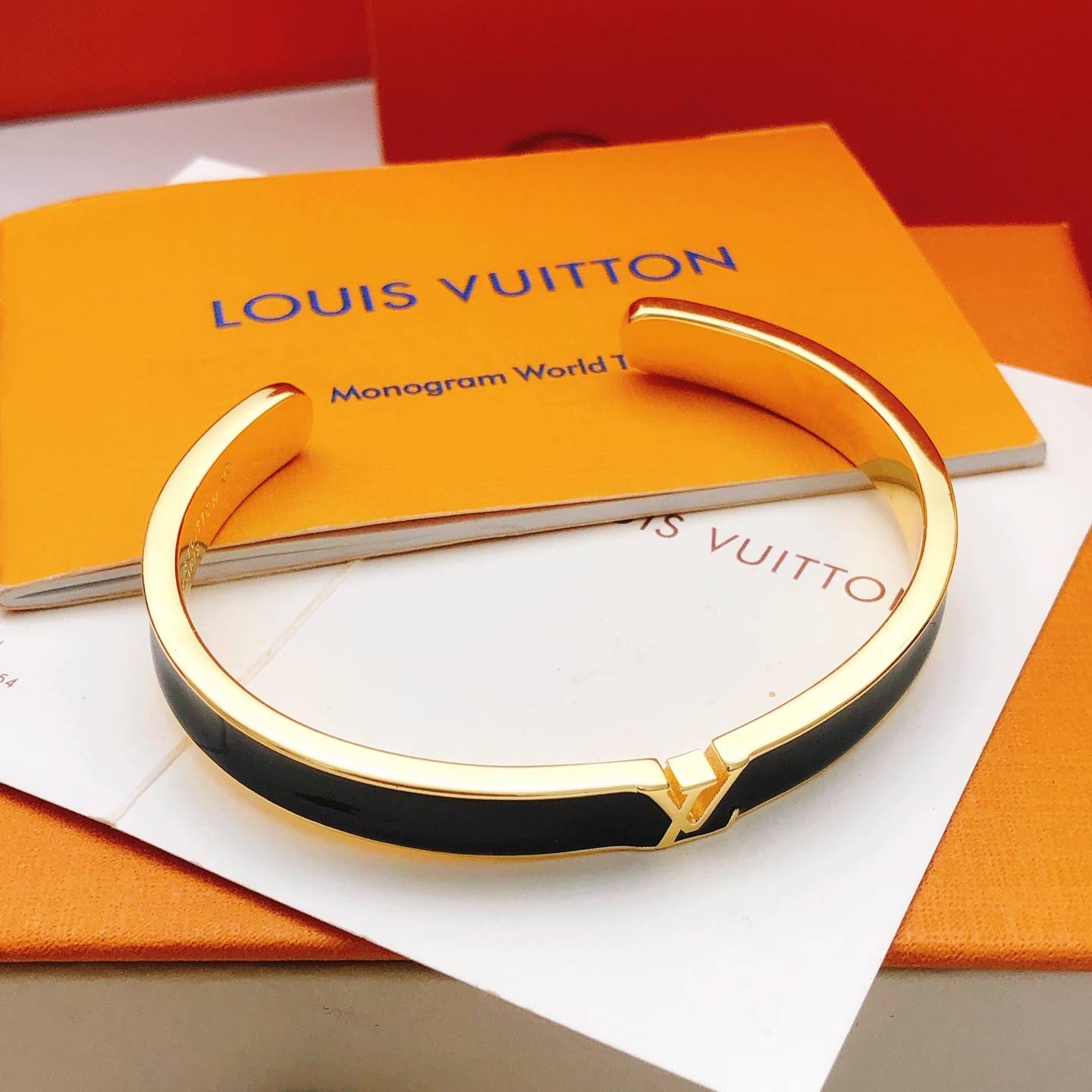 LOUIS VUITTON ルイヴィトン レディース ブレスレット モノグラム エッセンシャルV ゴールド仕上げ シルバーカラー ブランドアクセサリー プチギフ - 画像 6
