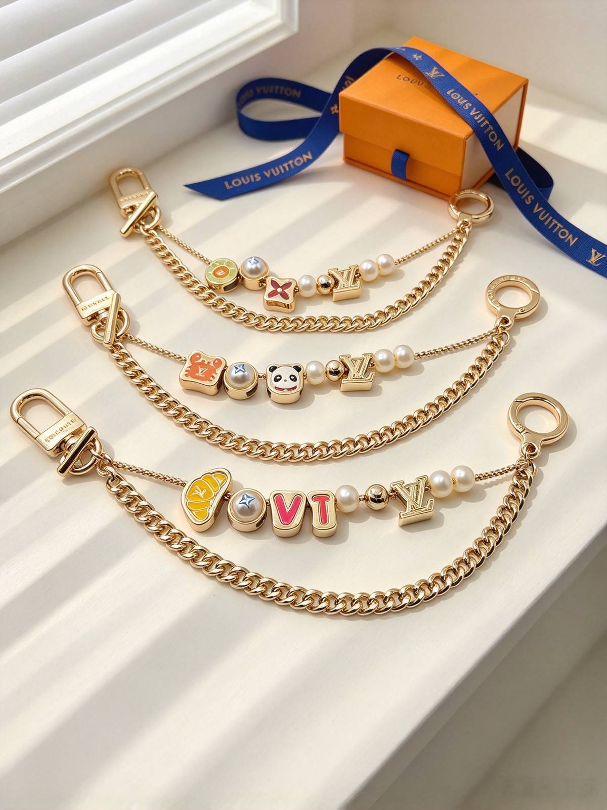 LOUIS VUITTON ルイヴィトン レディース ブレスレット チャーム ペアチェーン アルファベット パール ゴールド メタル アクセサリー