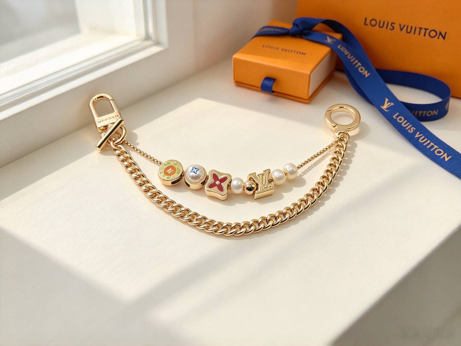 LOUIS VUITTON ルイヴィトン レディース ブレスレット チャーム ペアチェーン アルファベット パール ゴールド メタル アクセサリー - 画像 2