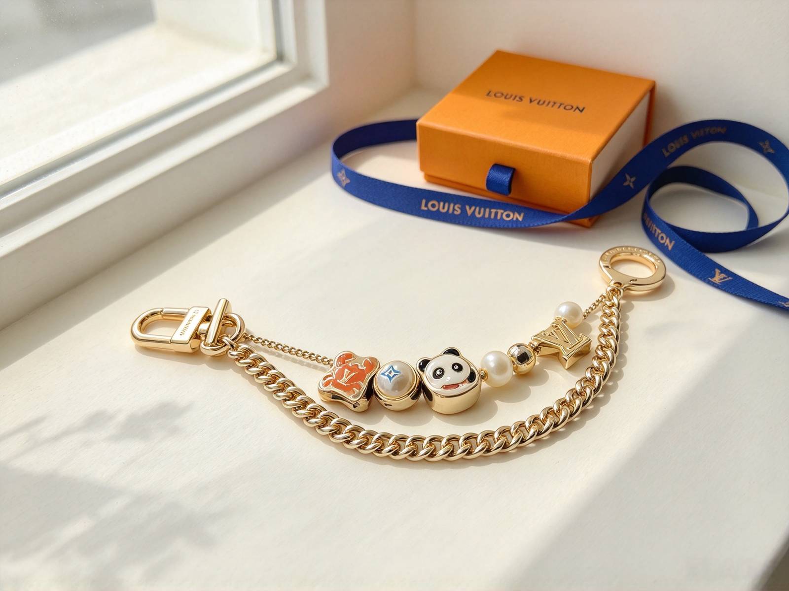 LOUIS VUITTON ルイヴィトン レディース ブレスレット チャーム ペアチェーン アルファベット パール ゴールド メタル アクセサリー - 画像 3