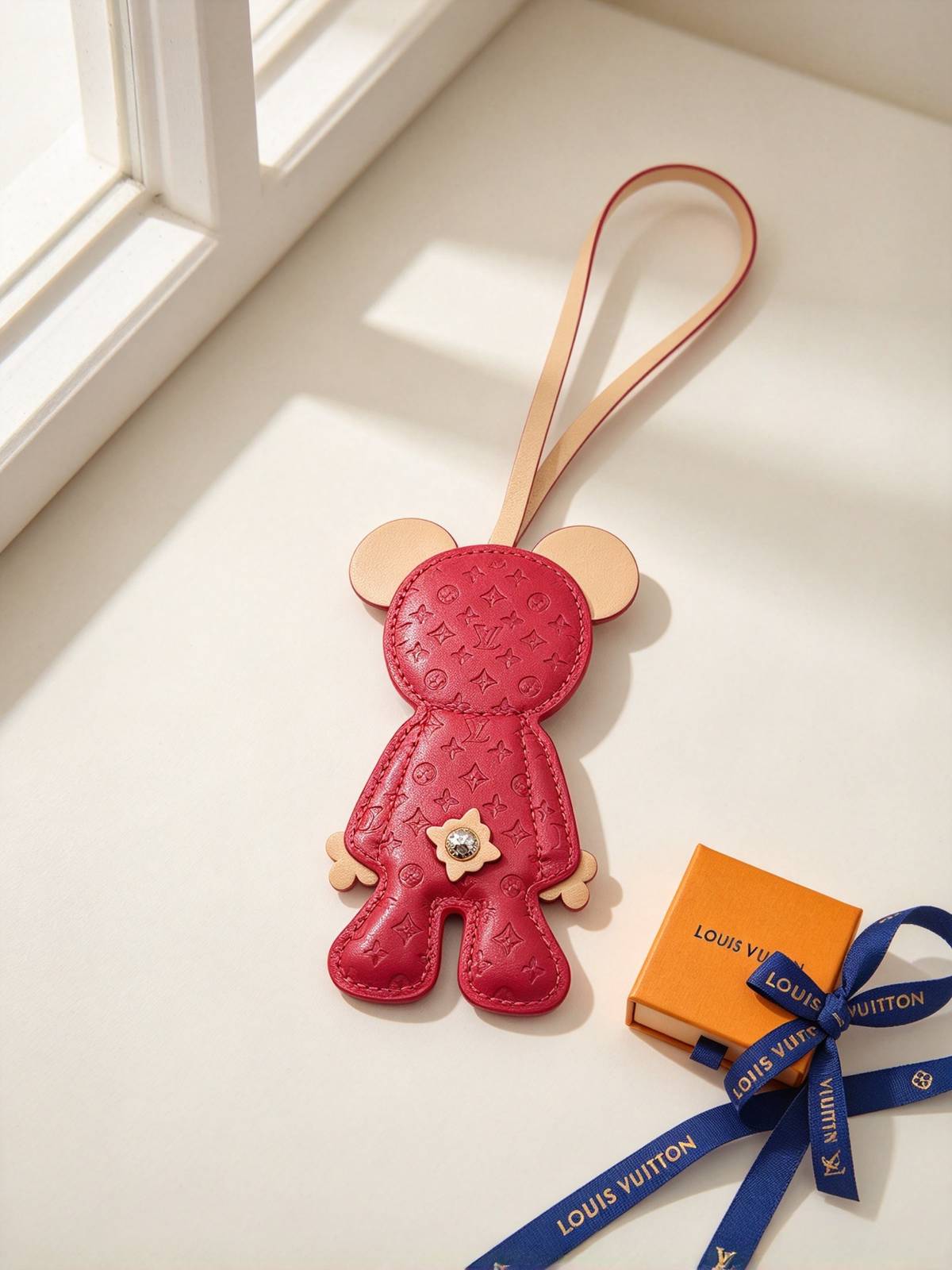 LOUIS VUITTON ルイヴィトン レディース キーホルダー モノグラム レザー キャラクター キーリング ブランドアクセサリー ギフト - 画像 6
