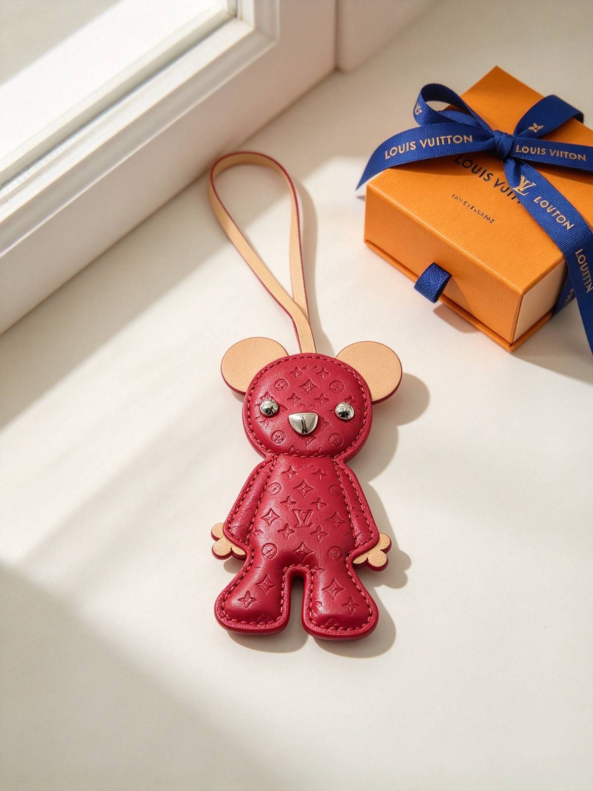 LOUIS VUITTON ルイヴィトン レディース キーホルダー モノグラム レザー キャラクター キーリング ブランドアクセサリー ギフト - 画像 7