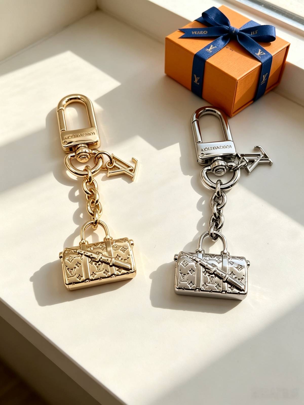 LOUIS VUITTON ルイヴィトン レディース キーホルダー モノグラム カデナ ブランドアクセサリー ギフト