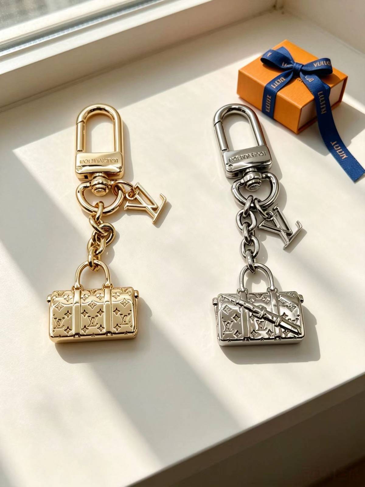 LOUIS VUITTON ルイヴィトン レディース キーホルダー モノグラム カデナ ブランドアクセサリー ギフト - 画像 5