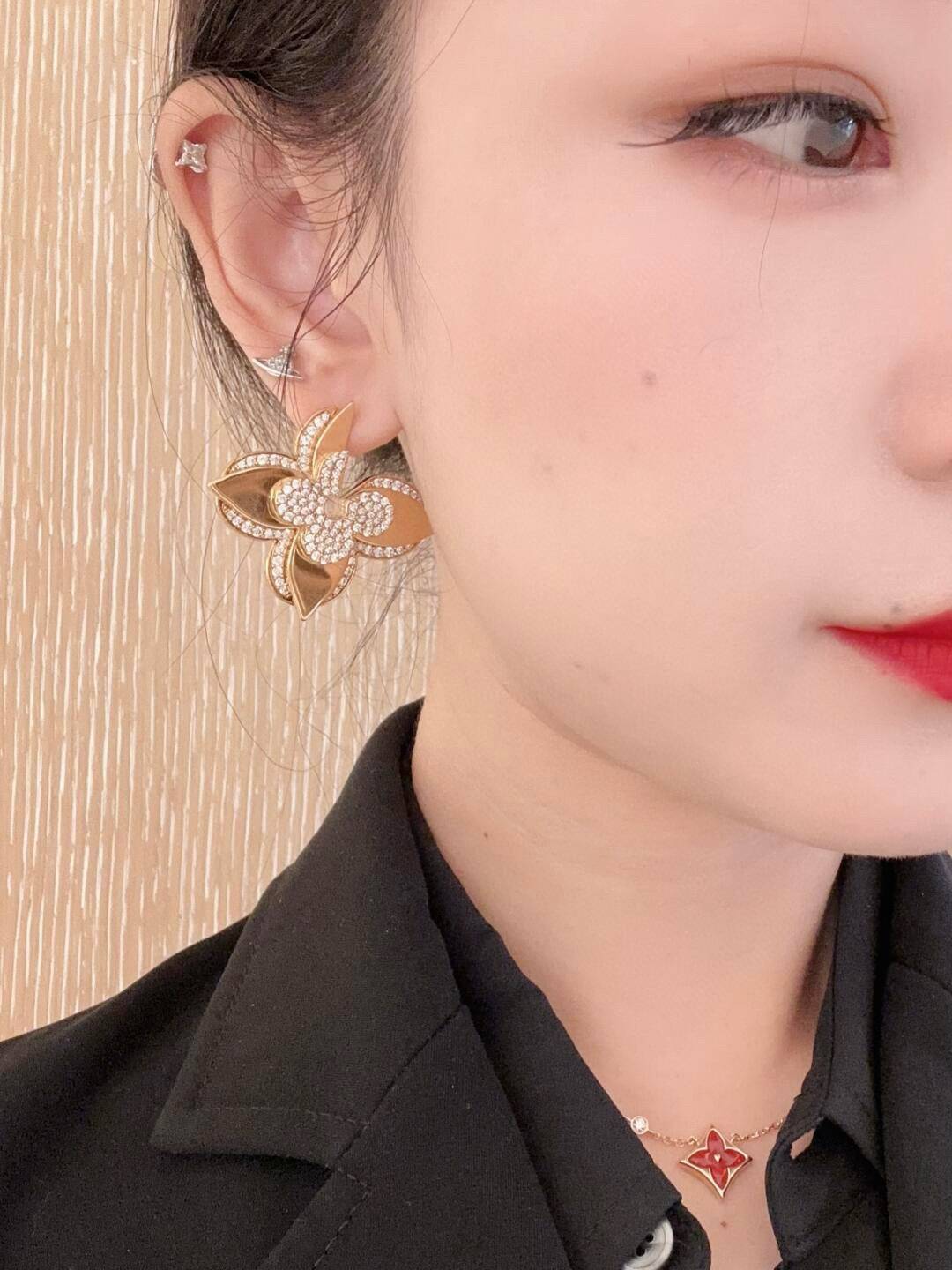 LOUIS VUITTON ルイヴィトン レディース ピアス モノグラム ブロッサム ゴールド仕上げ ブランドアクセサリー 普段使い - 画像 11