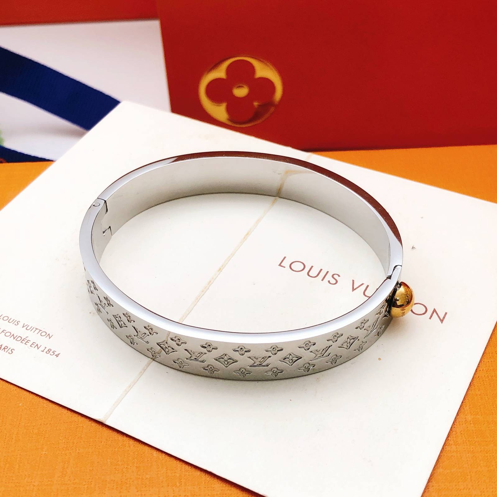 LOUIS VUITTON ルイヴィトン レディース ブレスレット モノグラム シルバーカラー ブランドアクセサリー お祝いギフト - 画像 3
