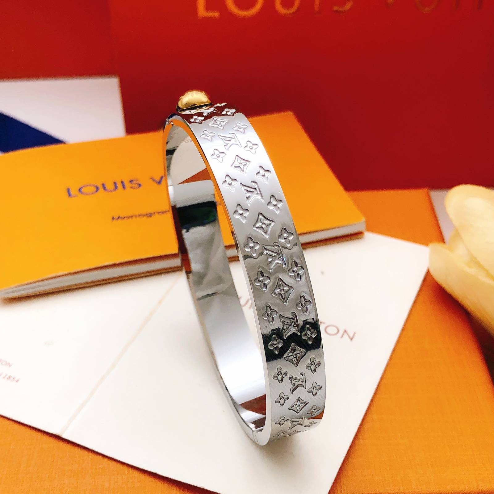 LOUIS VUITTON ルイヴィトン レディース ブレスレット モノグラム シルバーカラー ブランドアクセサリー お祝いギフト - 画像 8