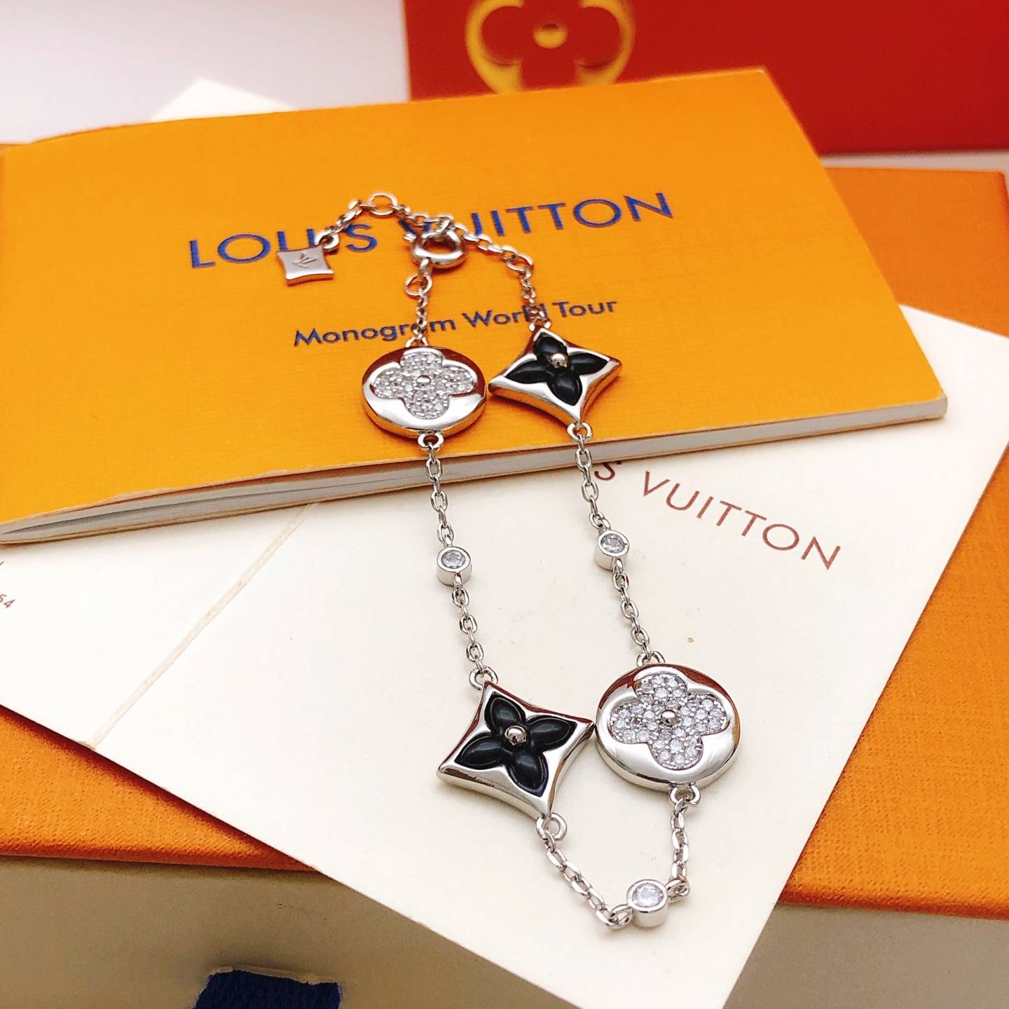 LOUIS VUITTON ルイヴィトン レディース ブレスレット モノグラム エセンシャル V シルバーカラー ゴールド仕上げ ブランドアクセサリー プチギフ - 画像 6