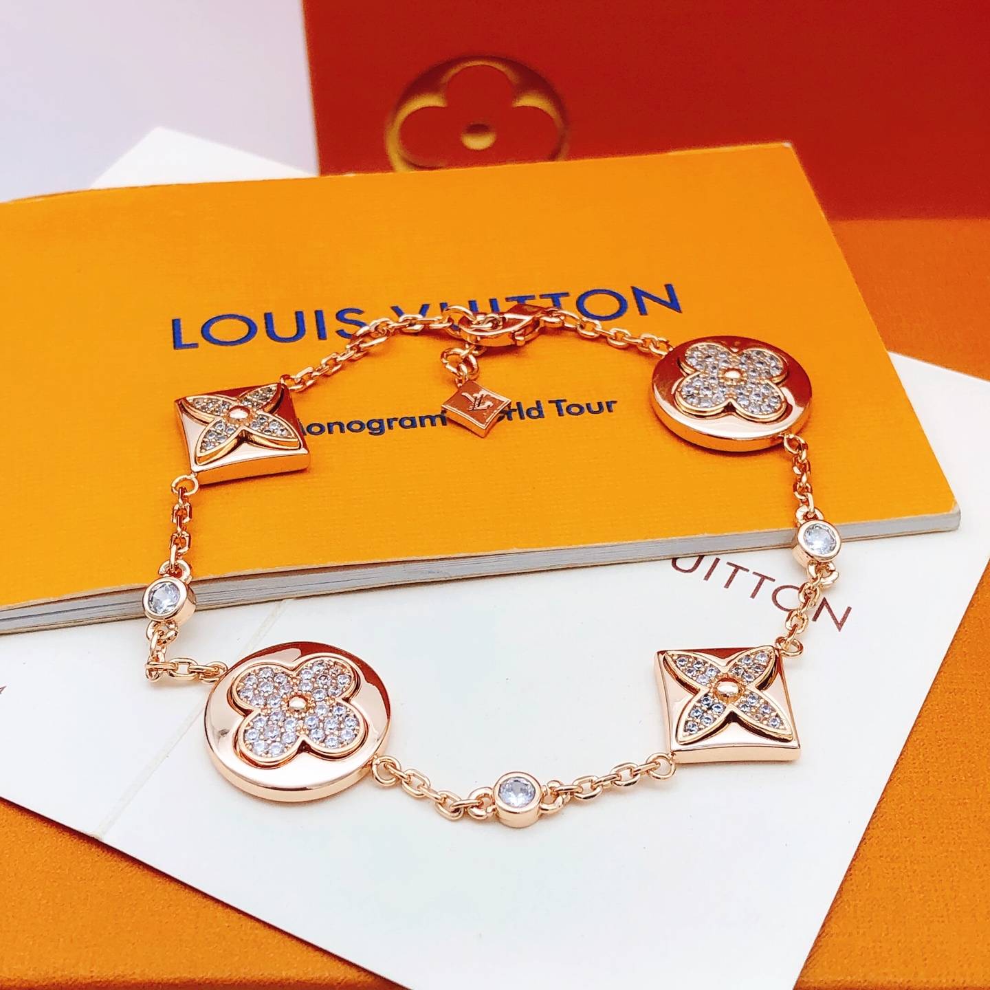 LOUIS VUITTON ルイヴィトン レディース ブレスレット モノグラム エセンシャル V シルバーカラー ブランドアクセサリー トレンド ギフト