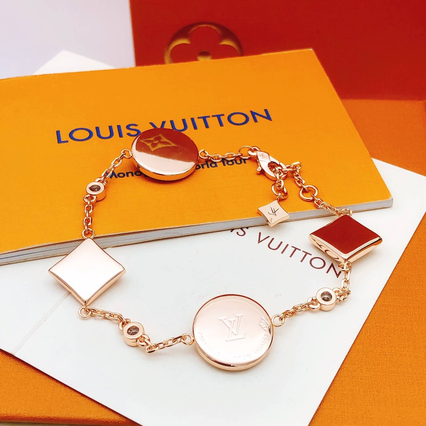 LOUIS VUITTON ルイヴィトン レディース ブレスレット モノグラム エセンシャル V シルバーカラー ブランドアクセサリー トレンド ギフト - 画像 5