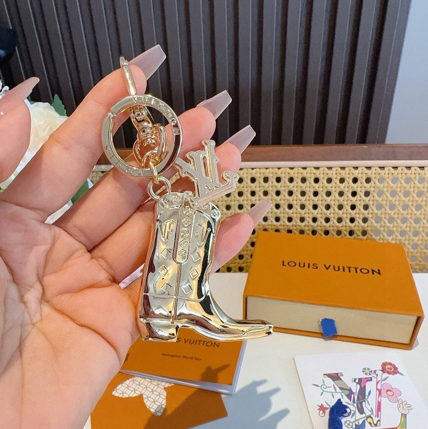 LOUIS VUITTON ルイヴィトン レディース キーホルダー モノグラム ブラスレ ウエスタンブーツ ブランドアクセサリー プチギフト - 画像 1