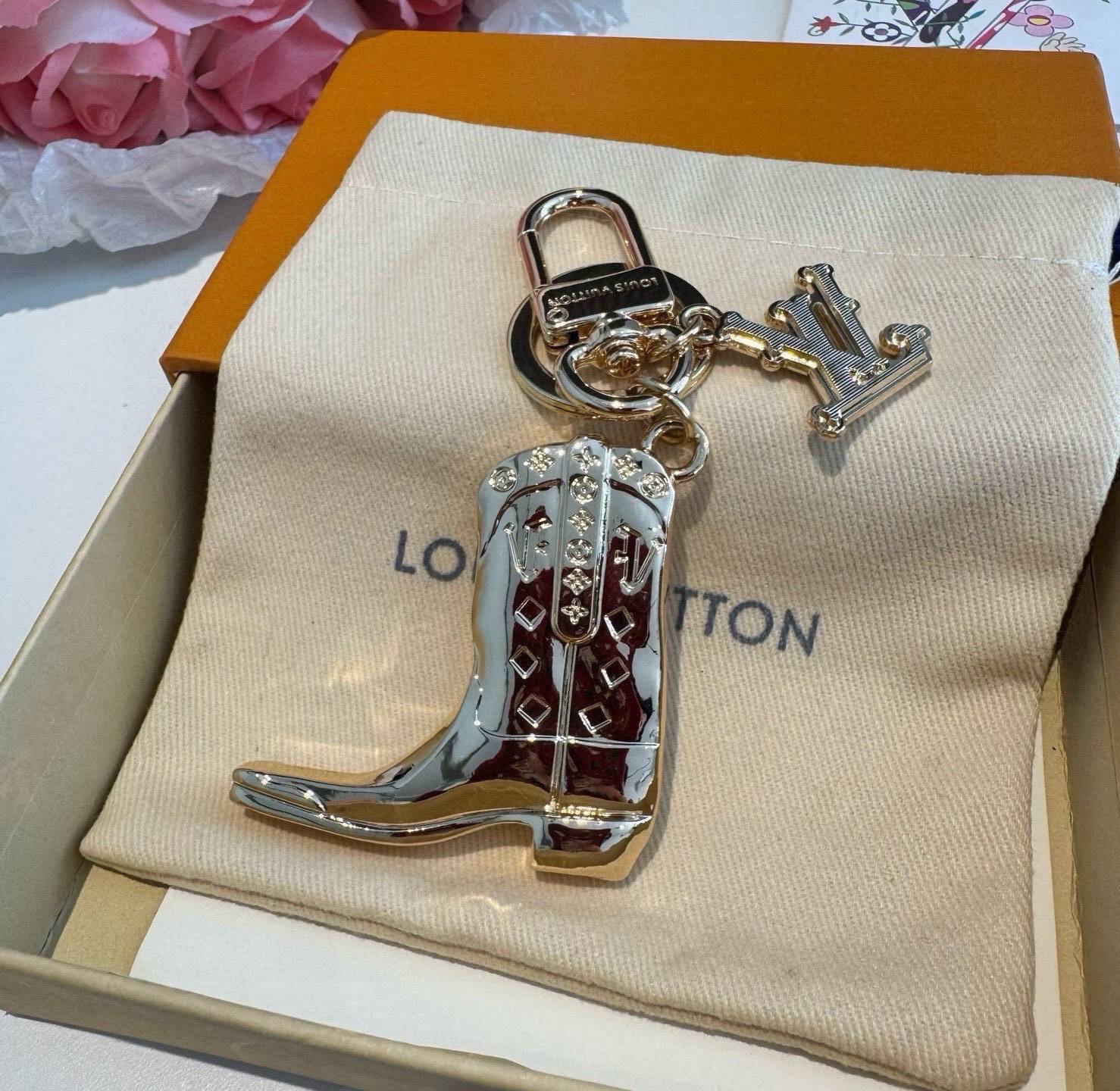 LOUIS VUITTON ルイヴィトン レディース キーホルダー モノグラム ブラスレ ウエスタンブーツ ブランドアクセサリー プチギフト - 画像 2
