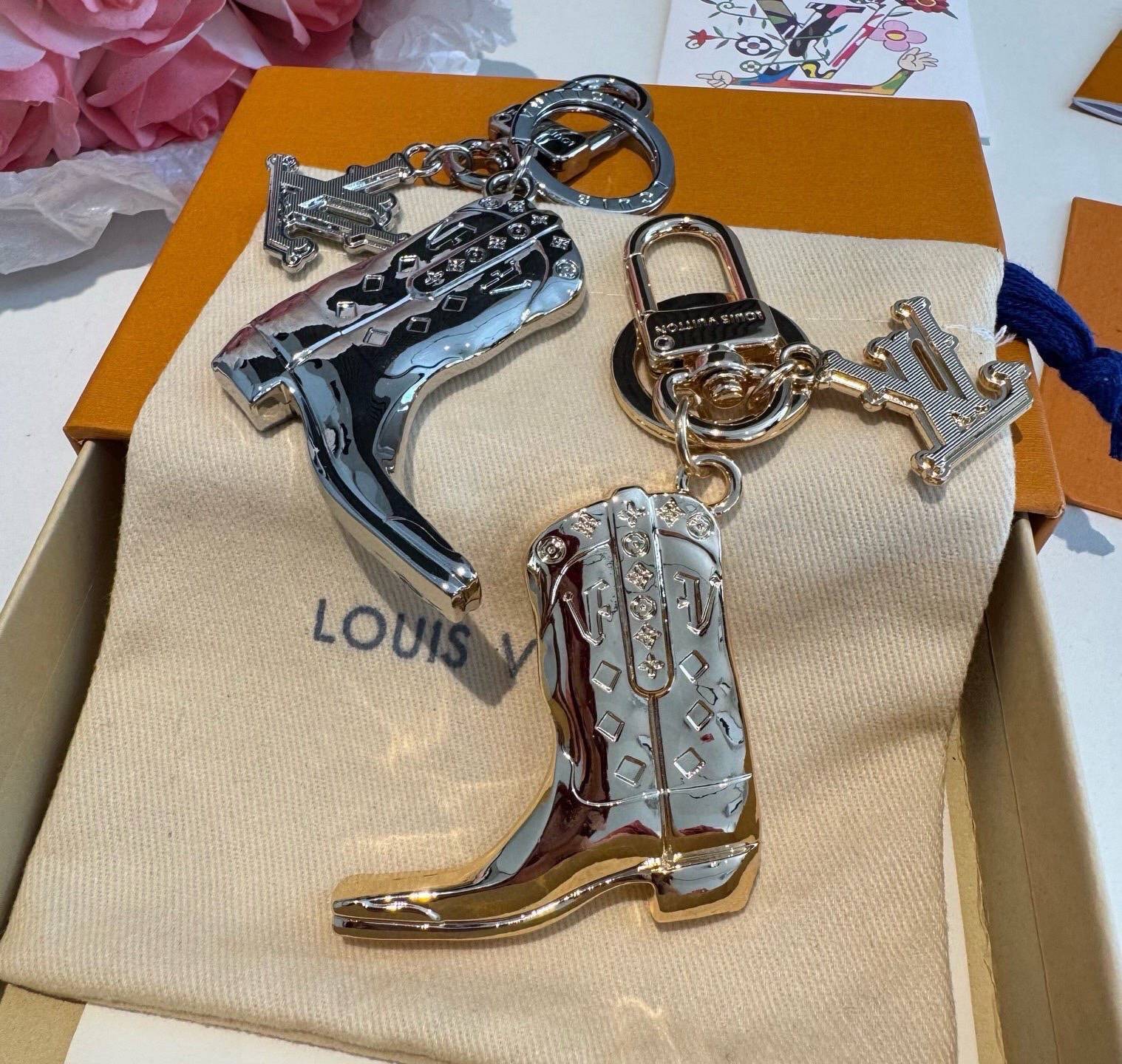 LOUIS VUITTON ルイヴィトン レディース キーホルダー モノグラム ブラスレ ウエスタンブーツ ブランドアクセサリー プチギフト - 画像 4