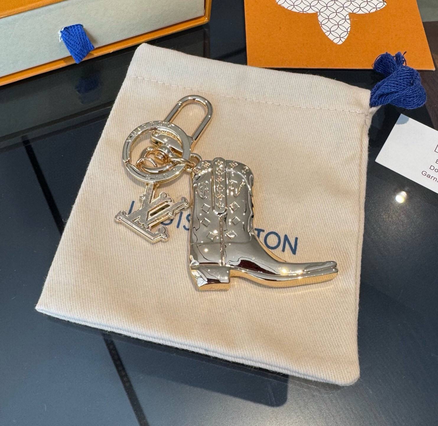 LOUIS VUITTON ルイヴィトン レディース キーホルダー モノグラム ブラスレ ウエスタンブーツ ブランドアクセサリー プチギフト - 画像 5