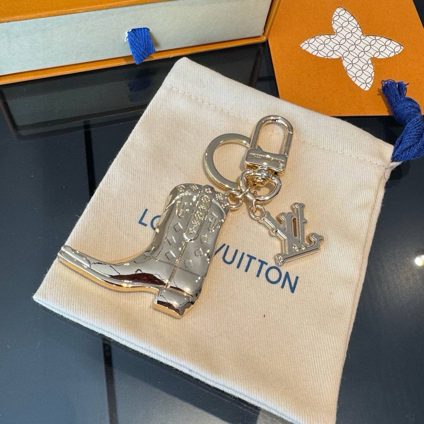 LOUIS VUITTON ルイヴィトン レディース キーホルダー モノグラム ブラスレ ウエスタンブーツ ブランドアクセサリー プチギフト - 画像 6