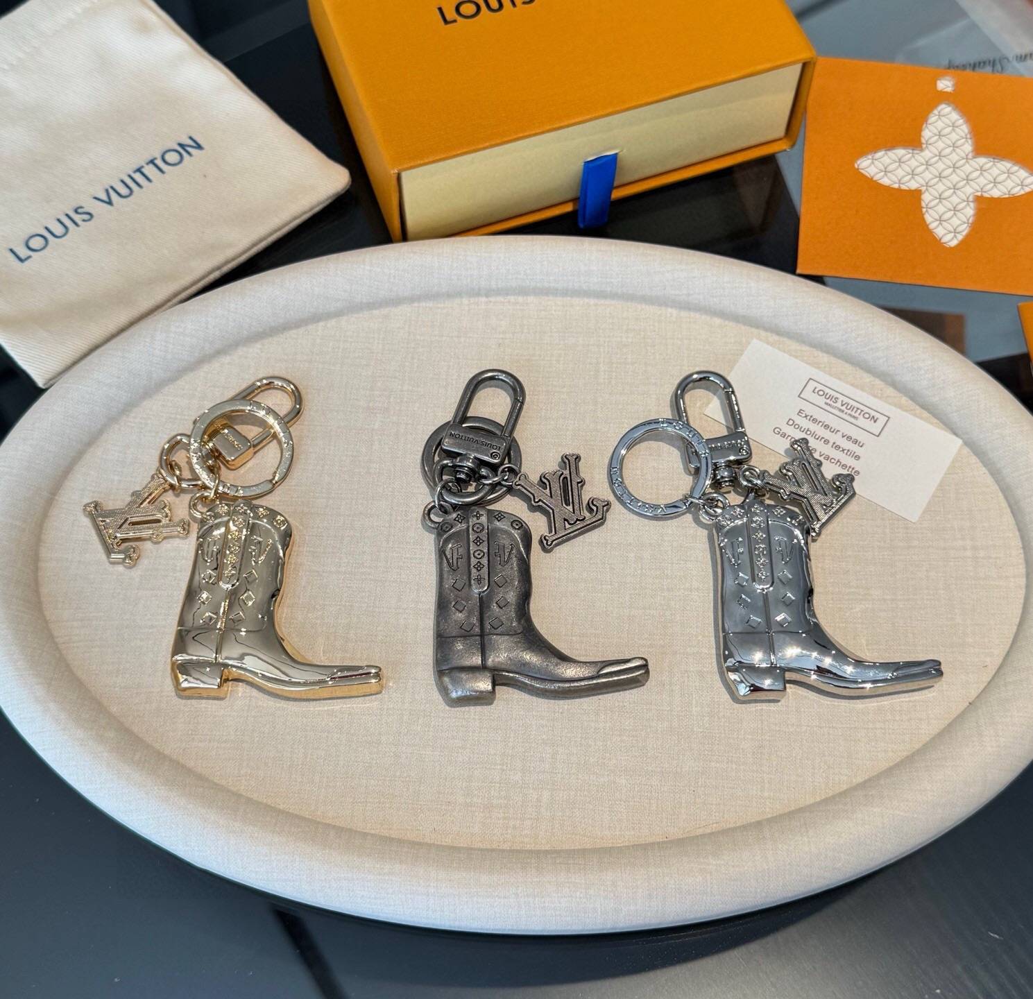 LOUIS VUITTON ルイヴィトン レディース キーホルダー モノグラム ブラスレ ウエスタンブーツ ブランドアクセサリー プチギフト - 画像 9