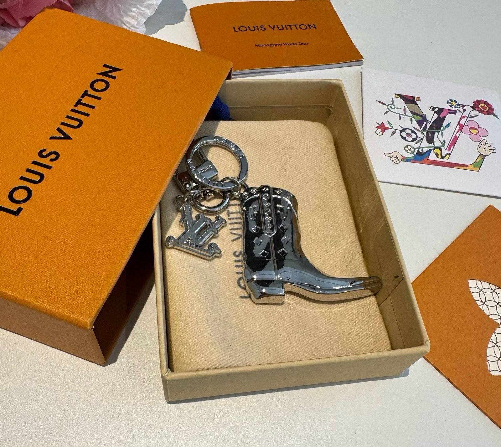 LOUIS VUITTON ルイヴィトン レディース キーホルダー モノグラム ブルーミング メタル シルバーカラー ブランドアクセサリー 自分へのご褒美 - 画像 2